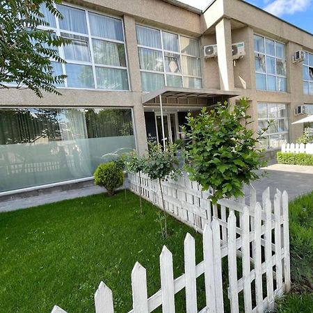 Benefice Hotel Yerevan Exterior photo